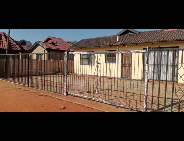 4 BEDROOM HOUSE FOR SALE IN VOSLOORUS EXT